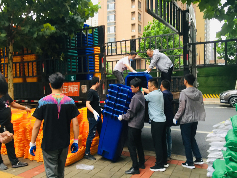 势不可挡！为垃圾分类雨中坚守的平博在线平台,平博（中国）人点赞！